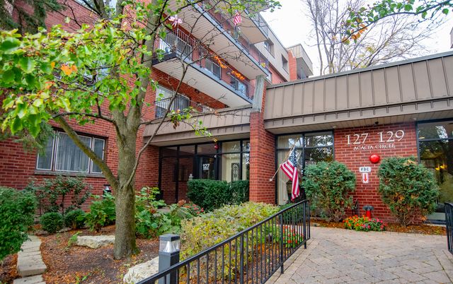 127 Acacia Circle 507, Indian Head Park, IL 60525