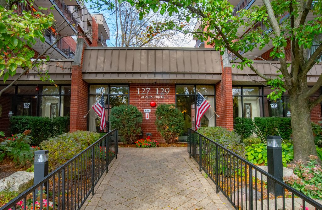 127 Acacia Circle 507, Indian Head Park, IL 60525