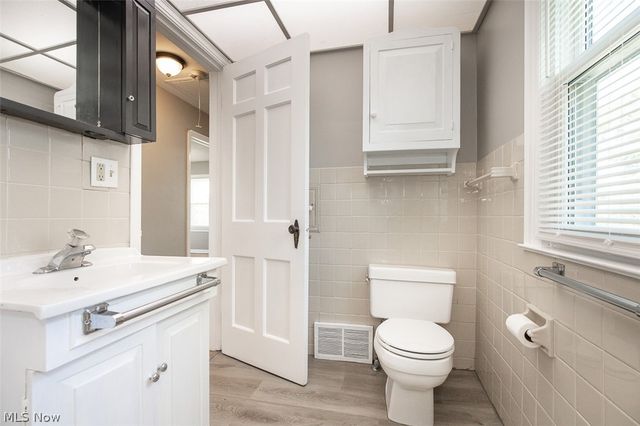 21901 Kennison Avenue, Euclid, OH 44123
