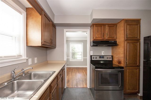 21901 Kennison Avenue, Euclid, OH 44123