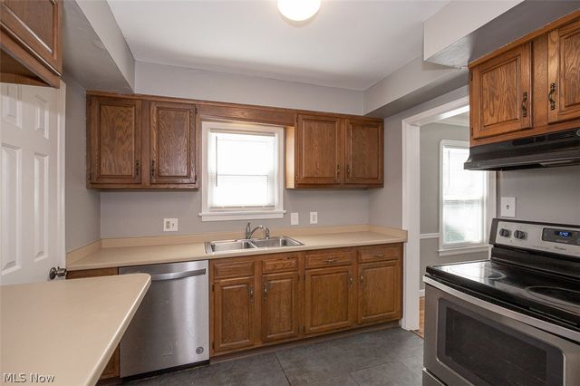 21901 Kennison Avenue, Euclid, OH 44123