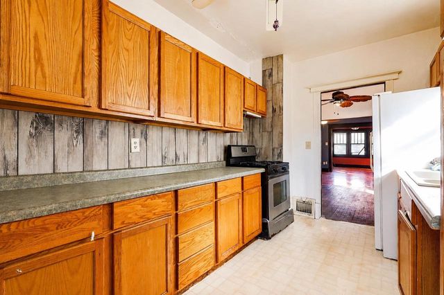 508 S JACKSON STREET, Green Bay, WI 54301