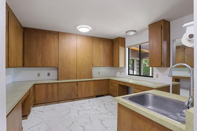 10753 Elkhorn Dr, Stockton, CA 95209