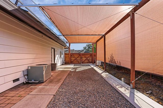 10753 Elkhorn Dr, Stockton, CA 95209