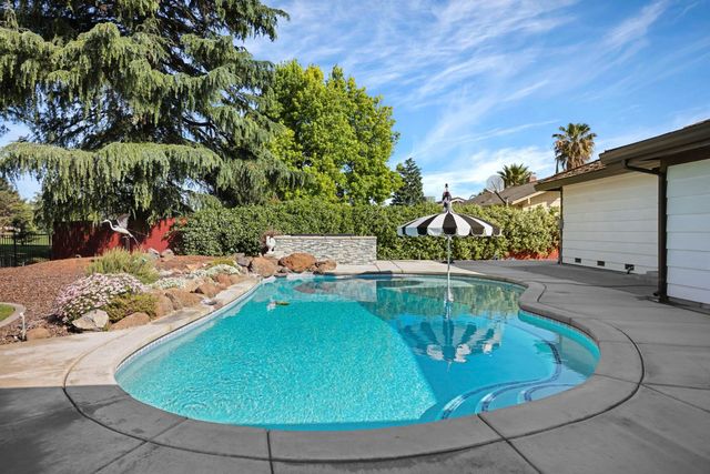 10753 Elkhorn Dr, Stockton, CA 95209