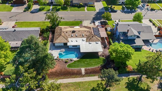 10753 Elkhorn Dr, Stockton, CA 95209