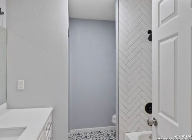 1050 Vanderbilt, San Antonio, TX 78210