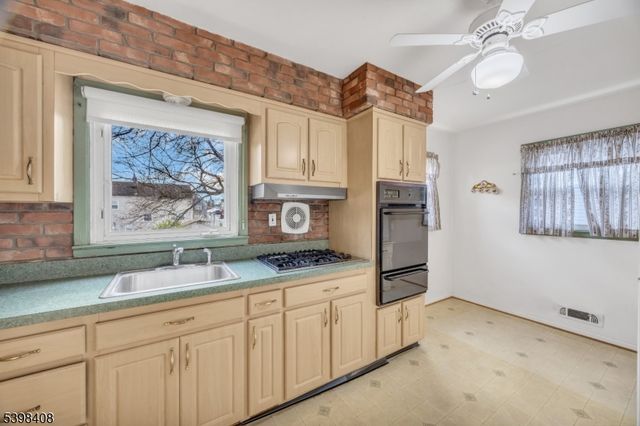 8 Von Steuben Ln, South Bound Brook Boro, NJ 08880