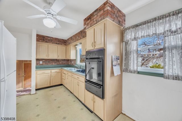 8 Von Steuben Ln, South Bound Brook Boro, NJ 08880