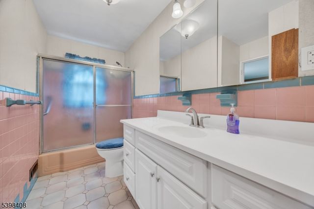 8 Von Steuben Ln, South Bound Brook Boro, NJ 08880