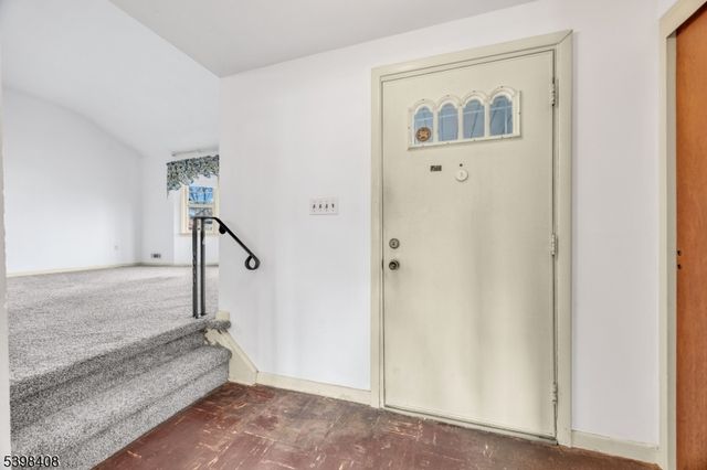 8 Von Steuben Ln, South Bound Brook Boro, NJ 08880