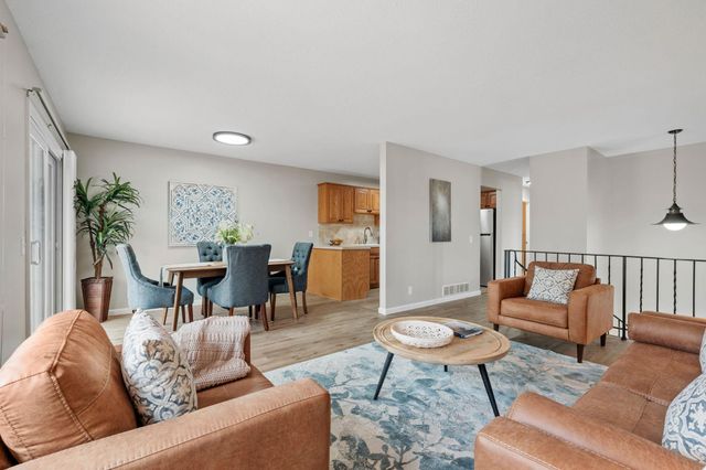 10512 Decatur Avenue S, Bloomington, MN 55438