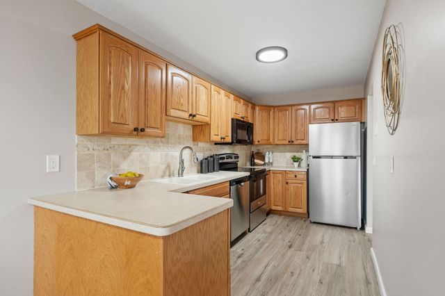 10512 Decatur Avenue S, Bloomington, MN 55438