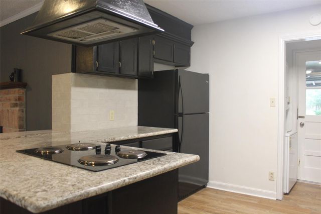 265 Wayne Drive, Clute, TX 77531