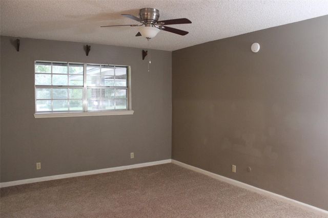 265 Wayne Drive, Clute, TX 77531