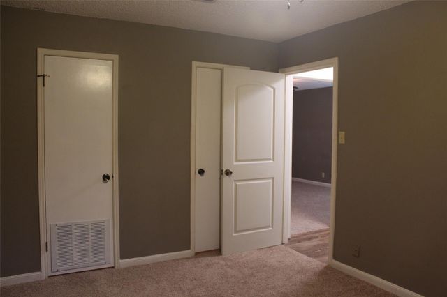 265 Wayne Drive, Clute, TX 77531