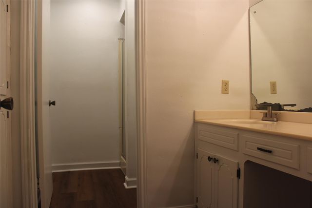 265 Wayne Drive, Clute, TX 77531