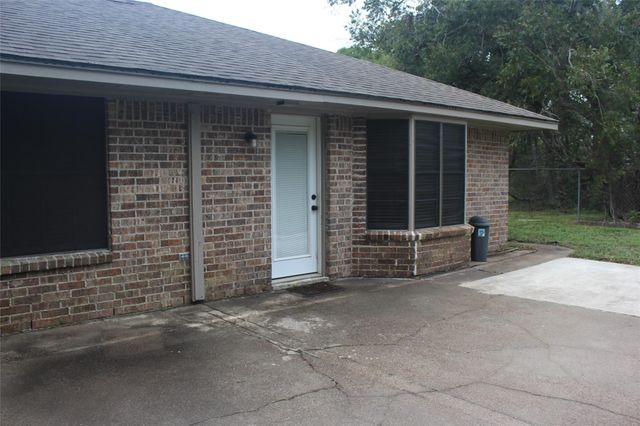 265 Wayne Drive, Clute, TX 77531