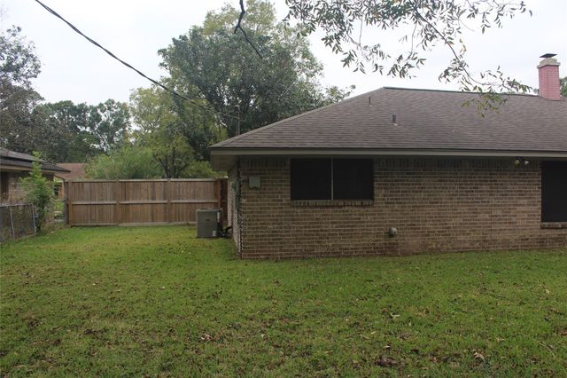 265 Wayne Drive, Clute, TX 77531