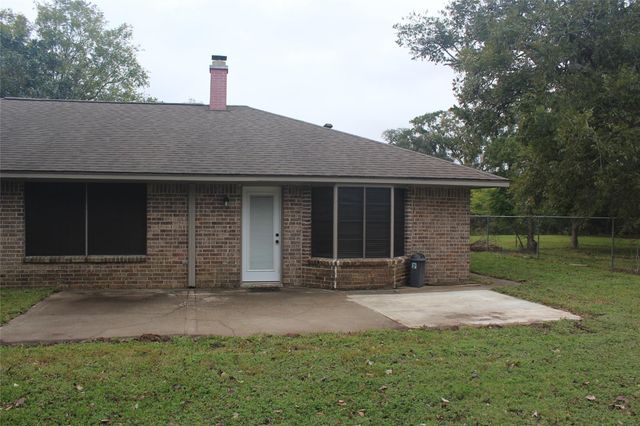265 Wayne Drive, Clute, TX 77531