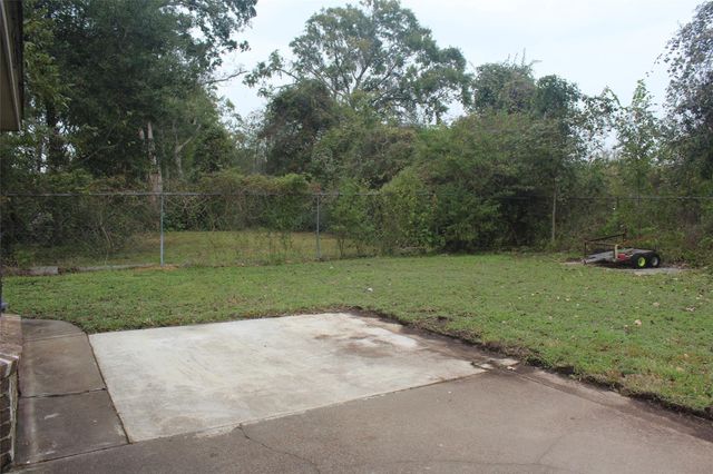 265 Wayne Drive, Clute, TX 77531