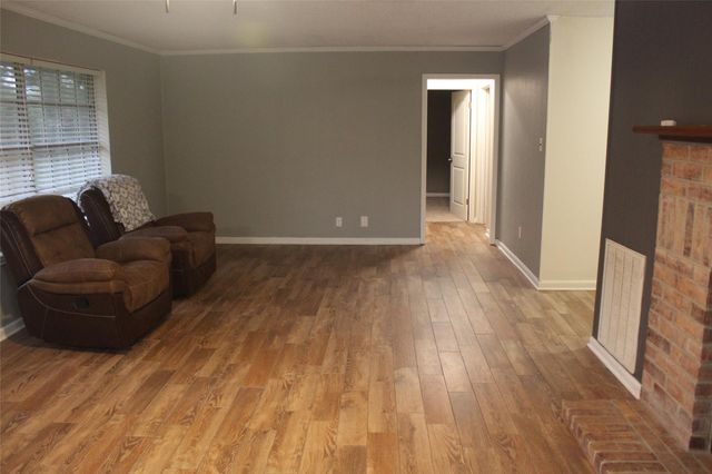 265 Wayne Drive, Clute, TX 77531