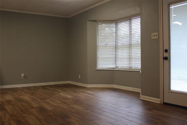 265 Wayne Drive, Clute, TX 77531