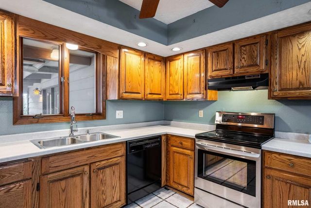 1718 RUSSELL Road, West Frankfort, IL 62896