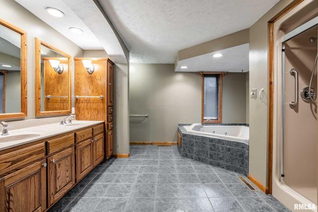 1718 RUSSELL Road, West Frankfort, IL 62896