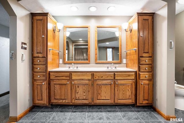 1718 RUSSELL Road, West Frankfort, IL 62896