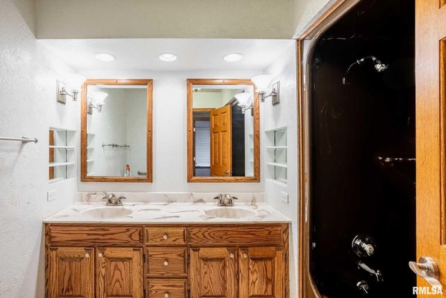 1718 RUSSELL Road, West Frankfort, IL 62896