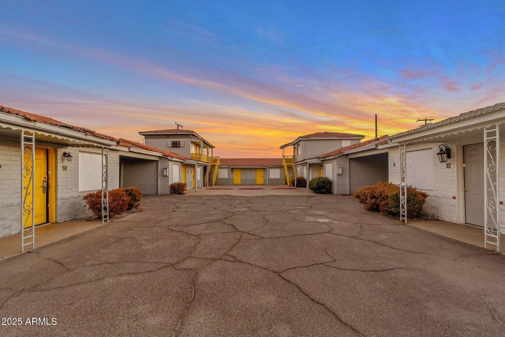 1945 W VAN BUREN Street, Phoenix, AZ 85009 — photo 2