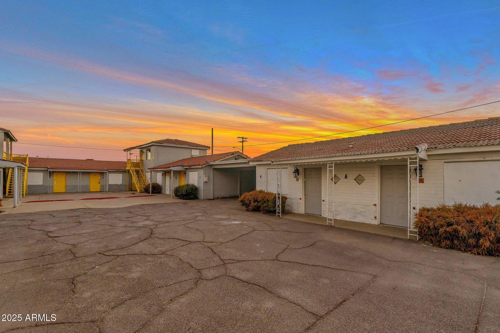 1945 W VAN BUREN Street, Phoenix, AZ 85009 — photo 3