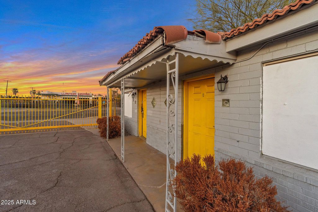 1945 W VAN BUREN Street, Phoenix, AZ 85009 — photo 4