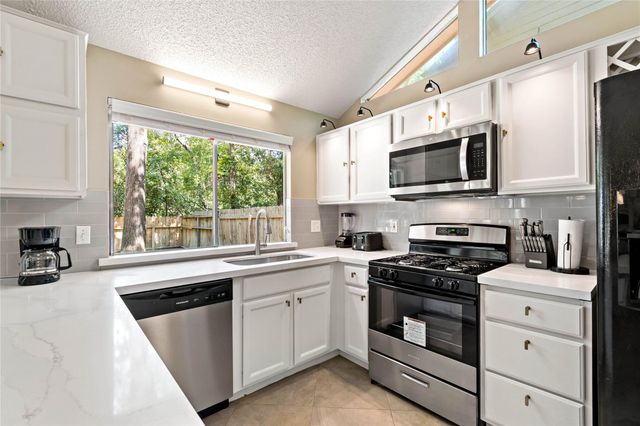 9 Brentwood Oaks Court, Spring, TX 77381