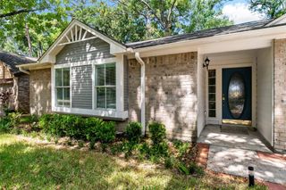 9 Brentwood Oaks Court, Spring, TX 77381