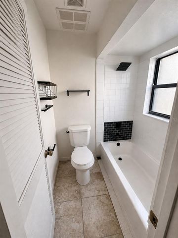 2900 S SEMORAN BOULEVARD B1, Orlando, FL 32822