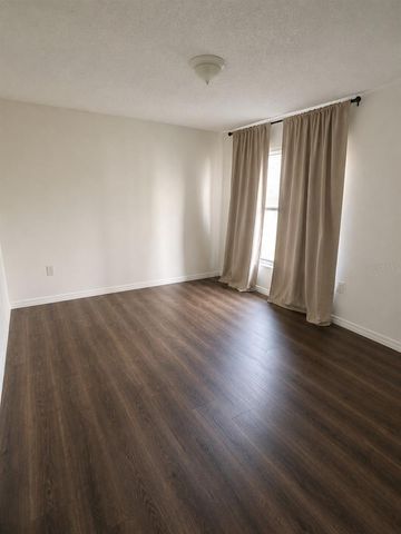 2900 S SEMORAN BOULEVARD B1, Orlando, FL 32822