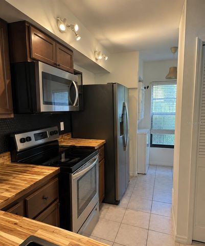 2900 S SEMORAN BOULEVARD B1, Orlando, FL 32822