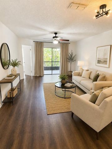 2900 S SEMORAN BOULEVARD B1, Orlando, FL 32822