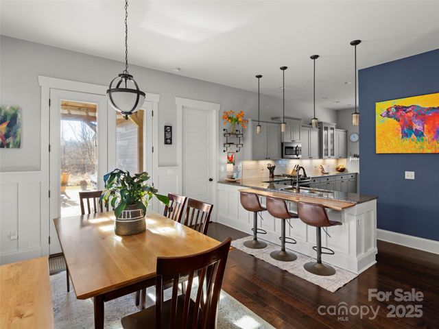 32 Bungalow Way, Brevard, NC 28712