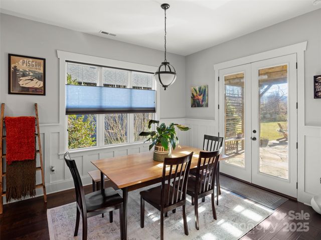 32 Bungalow Way, Brevard, NC 28712