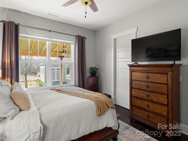 32 Bungalow Way, Brevard, NC 28712