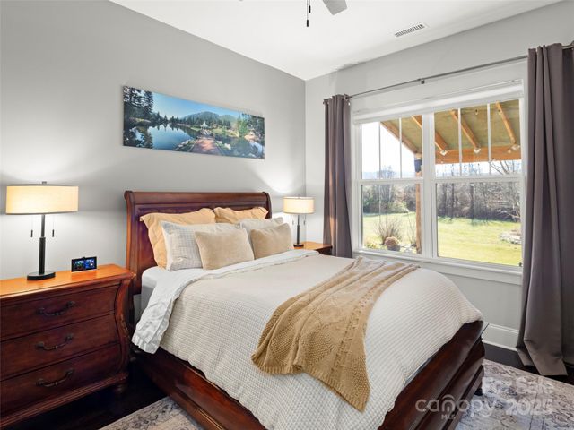 32 Bungalow Way, Brevard, NC 28712