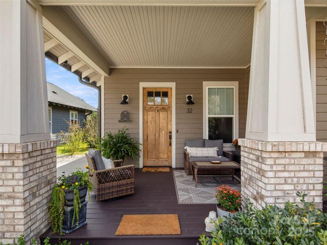 32 Bungalow Way, Brevard, NC 28712