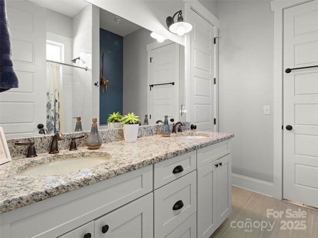 32 Bungalow Way, Brevard, NC 28712