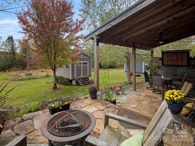 32 Bungalow Way, Brevard, NC 28712