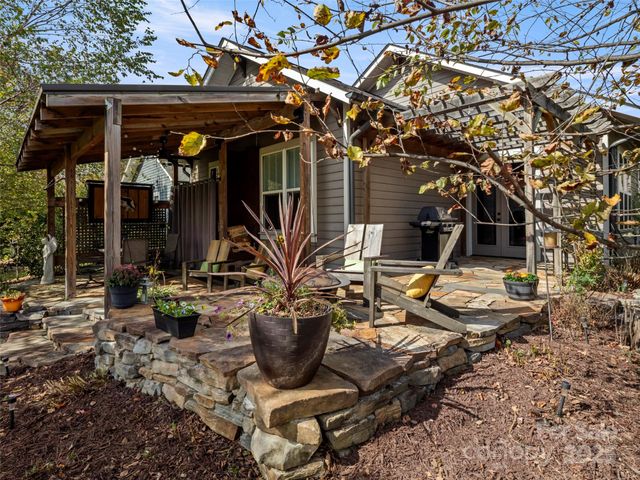 32 Bungalow Way, Brevard, NC 28712