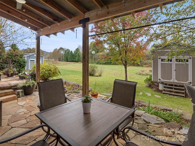 32 Bungalow Way, Brevard, NC 28712