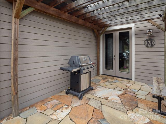 32 Bungalow Way, Brevard, NC 28712